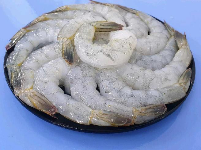 Raw and peeled shrimp